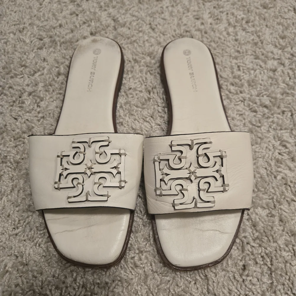 Tory Burch Cream Sandals - Picture 1 of 6